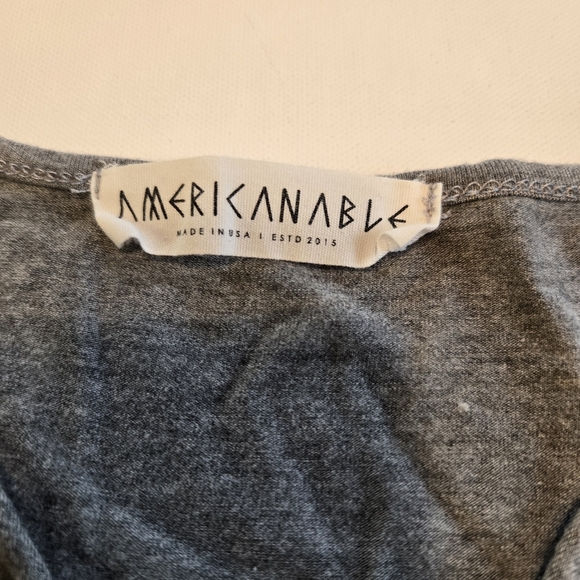 Americanable Gray Women's 3/4‎ Sleeve Top With Scoop Neck Detail - Picture 4 of 7